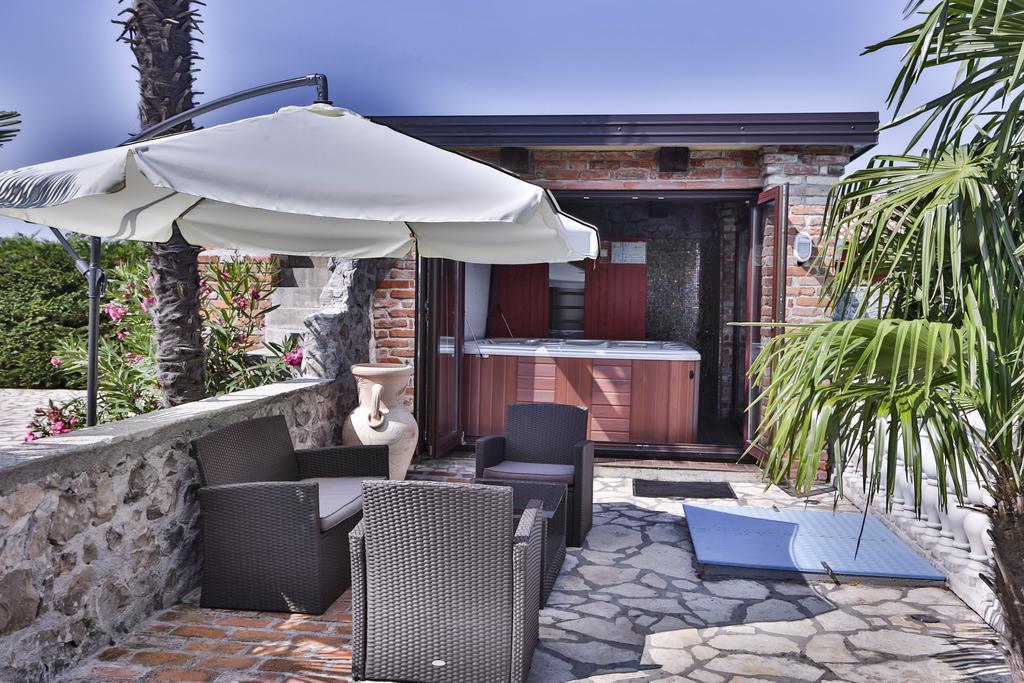 Casa Oasa -Accommodation , Pizzeria & Bar Marezige Ngoại thất bức ảnh