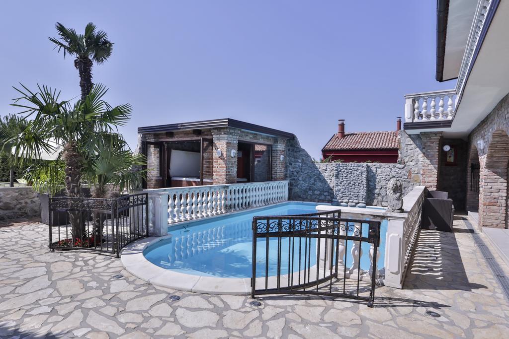 Casa Oasa -Accommodation , Pizzeria & Bar Marezige Ngoại thất bức ảnh