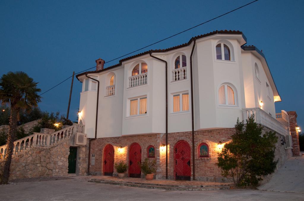 Casa Oasa -Accommodation , Pizzeria & Bar Marezige Ngoại thất bức ảnh