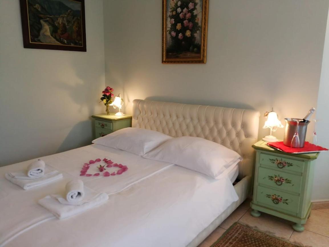 Casa Oasa -Accommodation , Pizzeria & Bar Marezige Ngoại thất bức ảnh